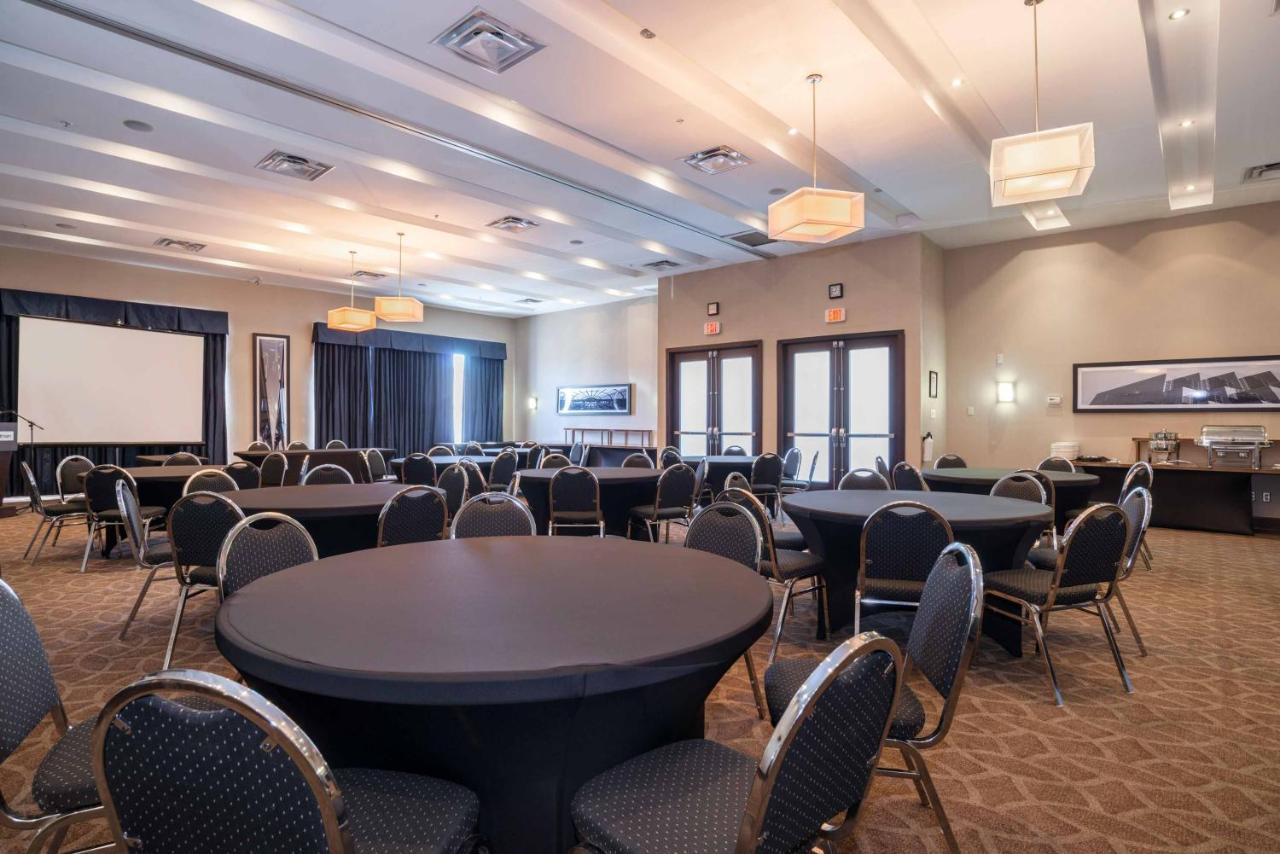 Sandman Hotel & Suites Winnipeg Airport Екстер'єр фото